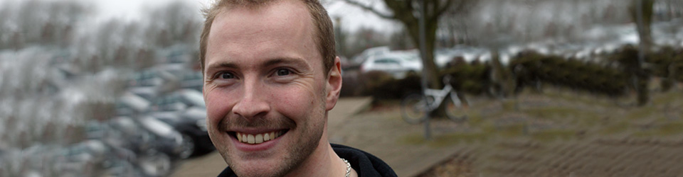 Smilende ung mand. Foto: Jacob Olrik
