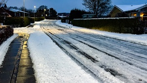 Sneglatte veje i Aars