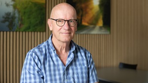 Når Peter Ottosen om kort tid går på pension som fagpolitisk leder for serviceområdet i FOA Nordjylland, er det ikke kun en erfaren fagforeningsmand, der siger farvel. Det er også en mand, der gennem mange år har gjort dialog til sit vigtigste arbejdsredskab.