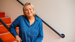 Rikke Mia Bak Pedersen, en erfaren social- og sundhedsassistent i et travlt lægehus i Klarup.