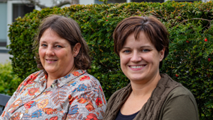 Fra venstre: Fællestillidsrepræsentant Susanne Bundgaard og fællestillidsrepræsentant Janne Albenburg.