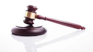 Hammer-dom-COLOURBOX5527803