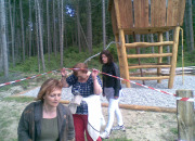 Rie, Annette og Marie prøver legepladsen