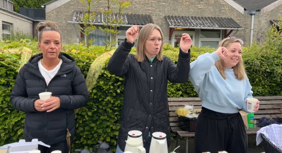 Social- og sundhedsassistent, tillidsrepræsentant Tina Skov Lindegaard, AMR Nadia Veiling Rang og AMR Akile Thomsen