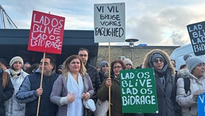 En demonstration på Lios Neurocenter til støtte for Masoomeh Nezhadi, der er truet af udvisning til Iran.
