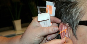 Nada nåle i et øre