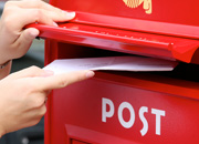 Postkasse der bliver fodret med brev